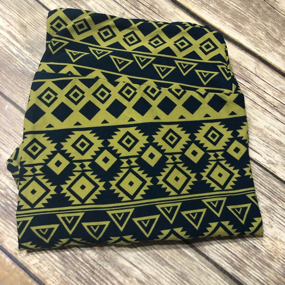 New LuLaRoe Tall and Curvy Leggings